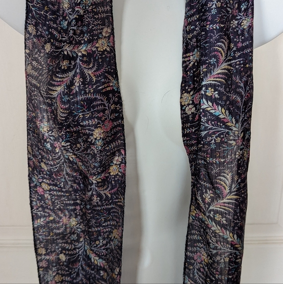 4 Silk Scarves, one price - Picture 4 of 5